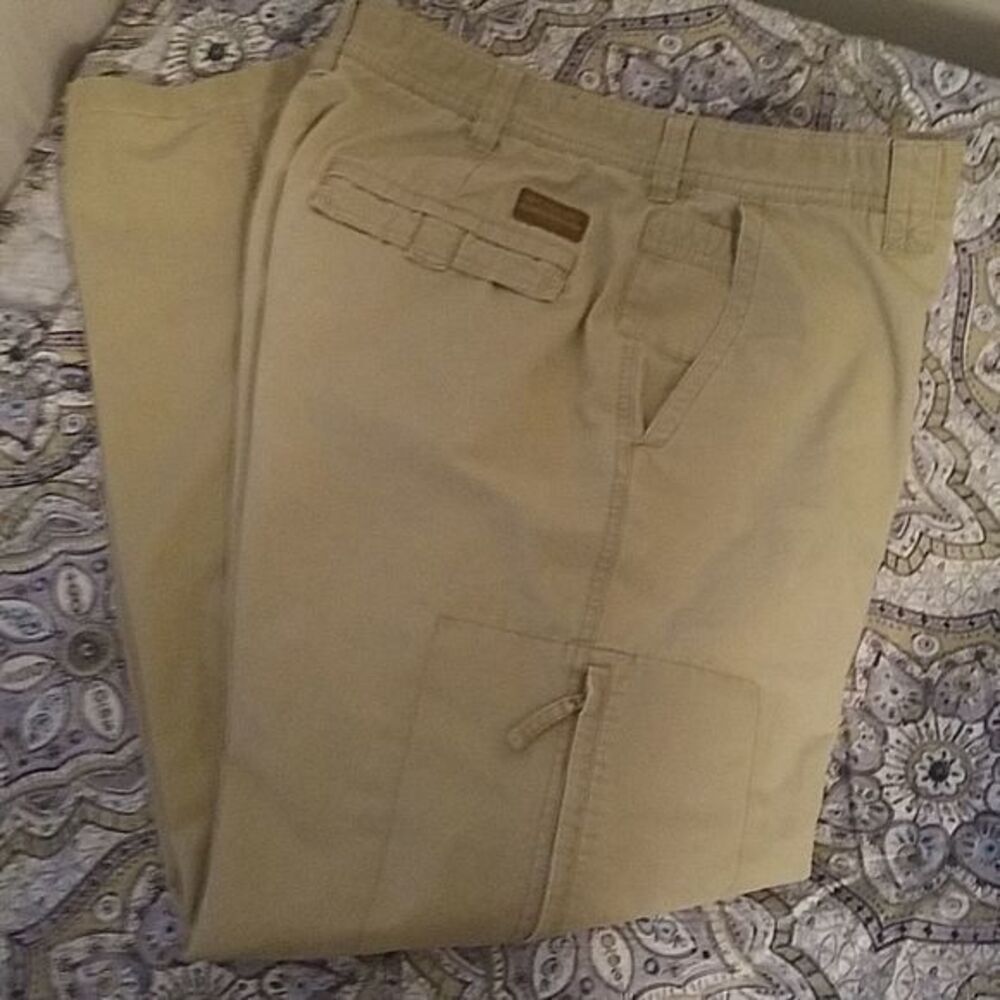 Columbia Khaki Pants w/ Side Zip Pocket 36/34 EUC‎